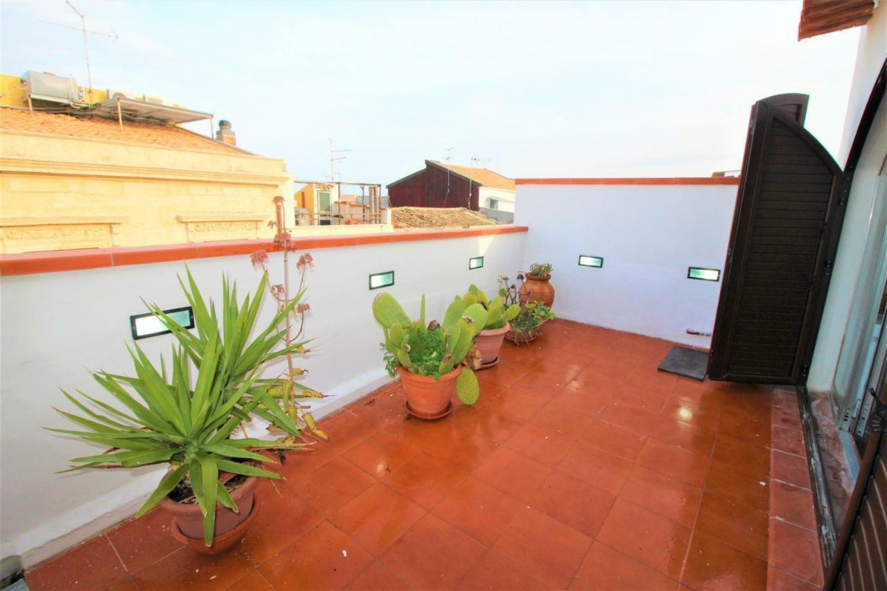 סירקוזה Una Terrazza Per Due מראה חיצוני תמונה