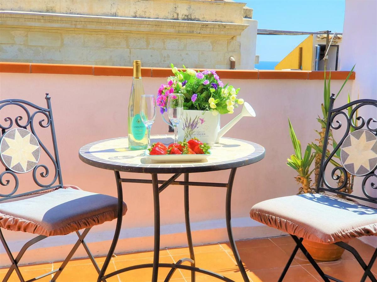 סירקוזה Una Terrazza Per Due מראה חיצוני תמונה