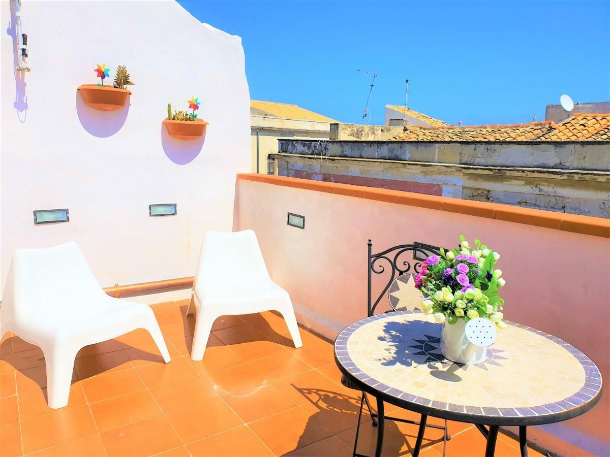 סירקוזה Una Terrazza Per Due מראה חיצוני תמונה