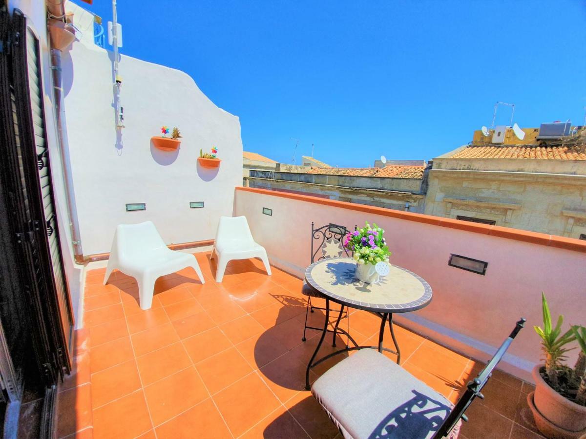 סירקוזה Una Terrazza Per Due מראה חיצוני תמונה