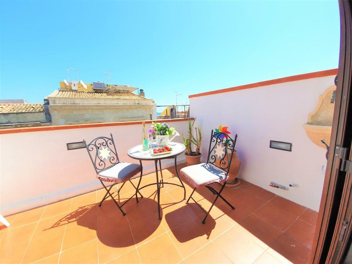 סירקוזה Una Terrazza Per Due מראה חיצוני תמונה