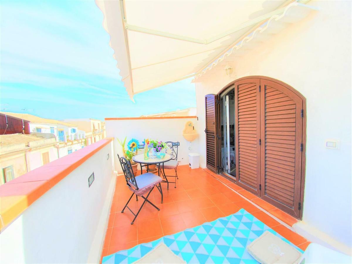 סירקוזה Una Terrazza Per Due מראה חיצוני תמונה